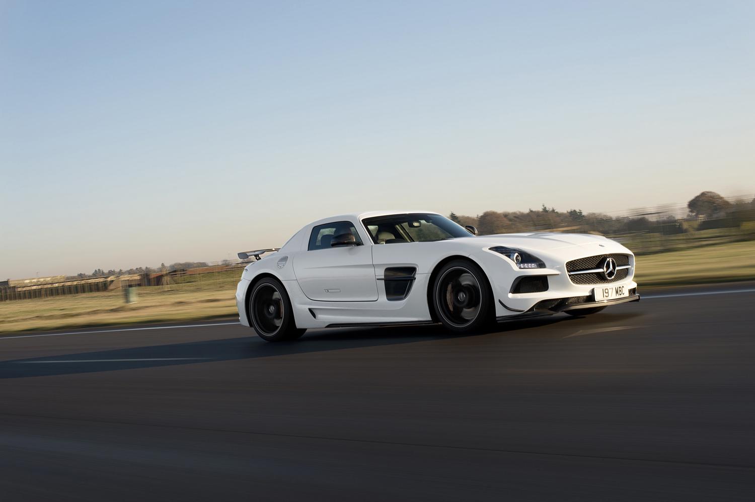 Mercedes Benz SLS AMG дрифт ночью